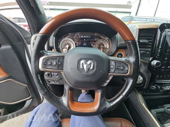 2019 Ram 1500 Laramie Longhorn Crew Cab Short Bed - miniatura 10