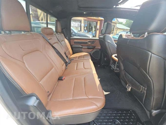 2019 Ram 1500 Laramie Longhorn Crew Cab Short Bed - miniatura 16