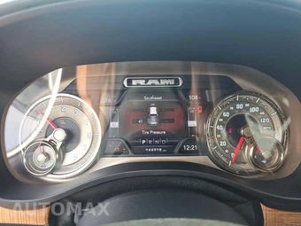 2019 Ram 1500 Laramie Longhorn Crew Cab Short Bed - miniatura 9