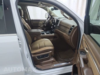 2019 Ram 1500 Laramie Longhorn Crew Cab Short Bed - miniatura 8