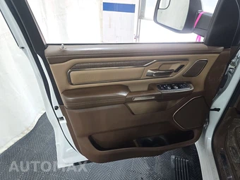 2019 Ram 1500 Laramie Longhorn Crew Cab Short Bed - miniatura 9