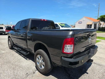 2019 Ram 2500 Big Horn Crew Cab Medium Bed - miniatura 2