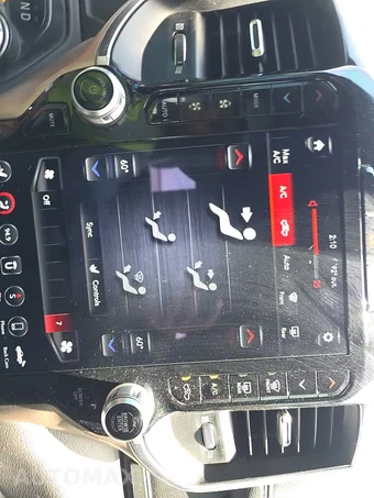 2019 Ram 2500 Laramie Crew Cab Medium Bed - miniatura 25