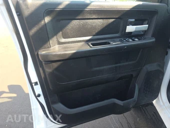 2019 Ram 3500 Cab Chassis Tradesman Crew Cab DRW - miniatura 9