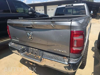 2019 Ram 3500 Laramie Crew Cab Long Bed - miniatura 3