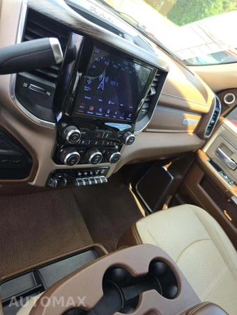 2019 Ram 3500 Laramie Crew Cab Long Bed DRW - miniatura 10
