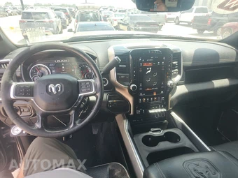 2019 Ram 3500 Laramie Extended Crew Cab Medium Bed DRW - miniatura 37