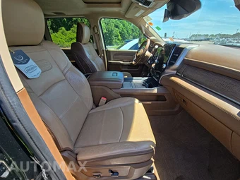 2019 Ram 3500 Laramie Longhorn Crew Cab Long Bed DRW - miniatura 8