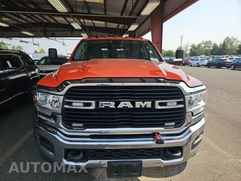 2019 Ram 5500 Cab Chassis SLT Crew Cab DRW - miniatura 2