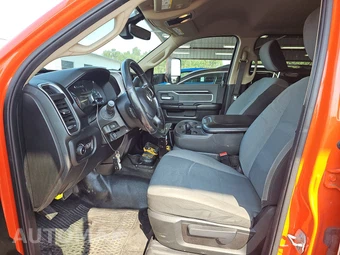 2019 Ram 5500 Cab Chassis SLT Crew Cab DRW - miniatura 7