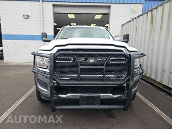 2019 Ram 5500 Cab Chassis Tradesman Crew Cab DRW – miniatura 2