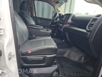 2019 Ram 5500 Cab Chassis Tradesman Crew Cab DRW – miniatura 8