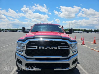 2019 Ram 5500 Cab Chassis Tradesman Regular Cab DRW – miniatura 2