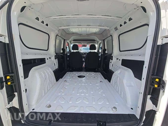 2019 Ram ProMaster City Cargo Van Tradesman 122.4" WB - miniatura 11