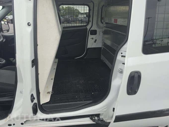 2019 Ram ProMaster City Cargo Van Tradesman SLT 122.4" WB - miniatura 10