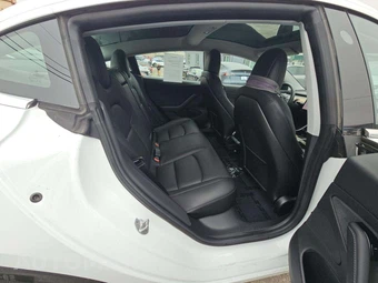 2019 Tesla Model 3 Mid Range – miniatura 17