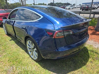 2019 Tesla Model 3 Performance – miniatura 3
