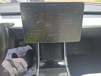 2019 Tesla Model 3 Standard Range Plus - miniatura 10
