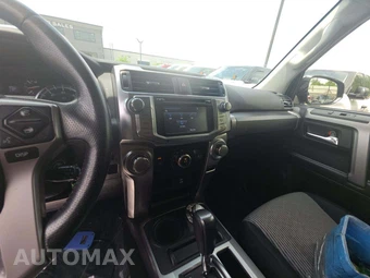 2019 Toyota 4Runner SR5 – miniatura 10