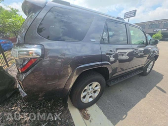 2019 Toyota 4Runner SR5 – miniatura 3