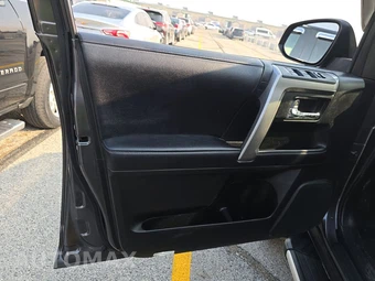 2019 Toyota 4Runner SR5 – miniatura 9