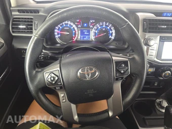 2019 Toyota 4Runner SR5 - miniatura 10