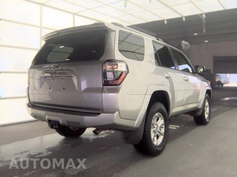 2019 Toyota 4Runner SR5 - miniatura 4