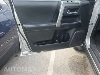 2019 Toyota 4Runner SR5 - miniatura 9