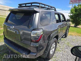 2019 Toyota 4Runner SR5 – miniatura 3