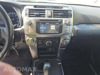 2019 Toyota 4Runner SR5 – miniatura 10
