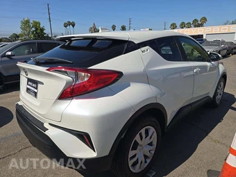 2019 Toyota C-HR LE - miniatura 3