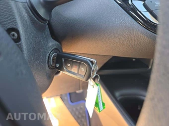 2019 Toyota C-HR LE - miniatura 8
