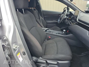 2019 Toyota C-HR LE – miniatura 8