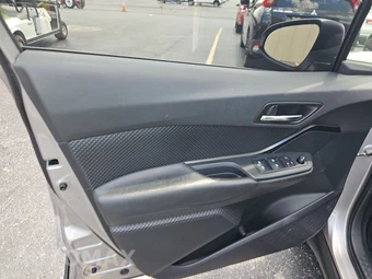 2019 Toyota C-HR LE – miniatura 9