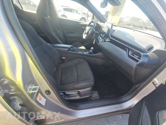 2019 Toyota C-HR LE – miniatura 8