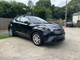2019 Toyota C-HR LE - miniatura 3