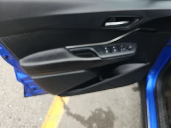 2019 Toyota C-HR LE – miniatura 9