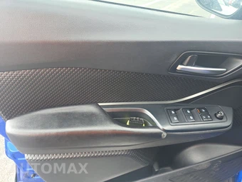 2019 Toyota C-HR LE – miniatura 9