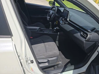 2019 Toyota C-HR LE – miniatura 8