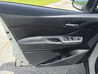 2019 Toyota C-HR LE – miniatura 9