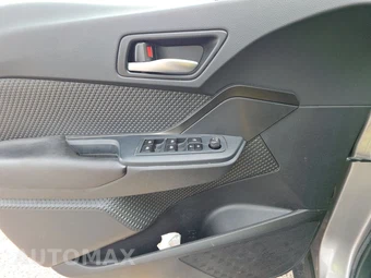 2019 Toyota C-HR LE – miniatura 9