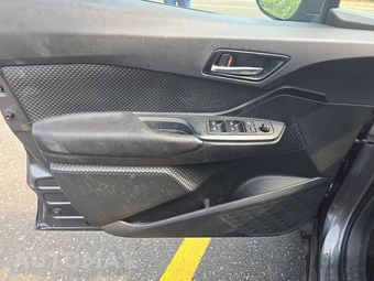 2019 Toyota C-HR LE - miniatura 9