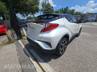 2019 Toyota C-HR XLE - miniatura 3