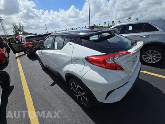 2019 Toyota C-HR XLE – miniatura 6