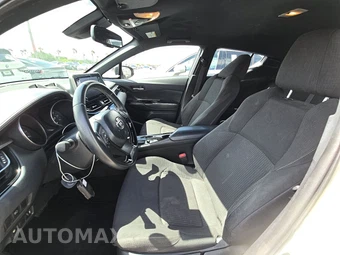 2019 Toyota C-HR XLE – miniatura 7