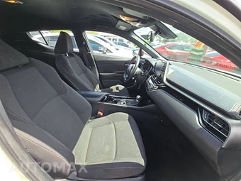 2019 Toyota C-HR XLE – miniatura 8