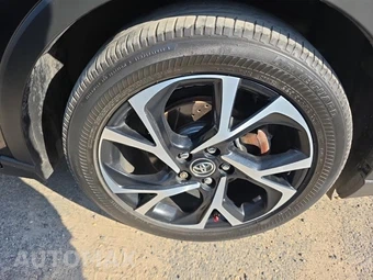 2019 Toyota C-HR XLE - miniatura 9