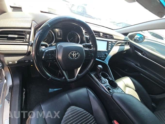 2019 Toyota Camry Hybrid SE - miniatura 11