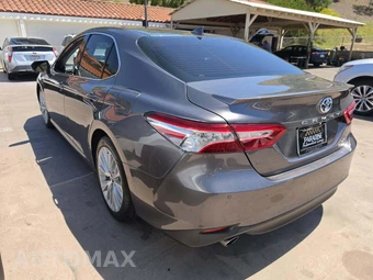 2019 Toyota Camry Hybrid XLE - miniatura 2