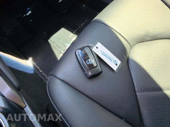 2019 Toyota Camry Hybrid XLE - miniatura 8